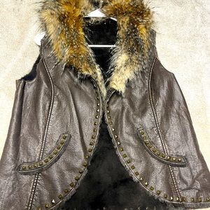 Ariat faux fur collared vest M/L